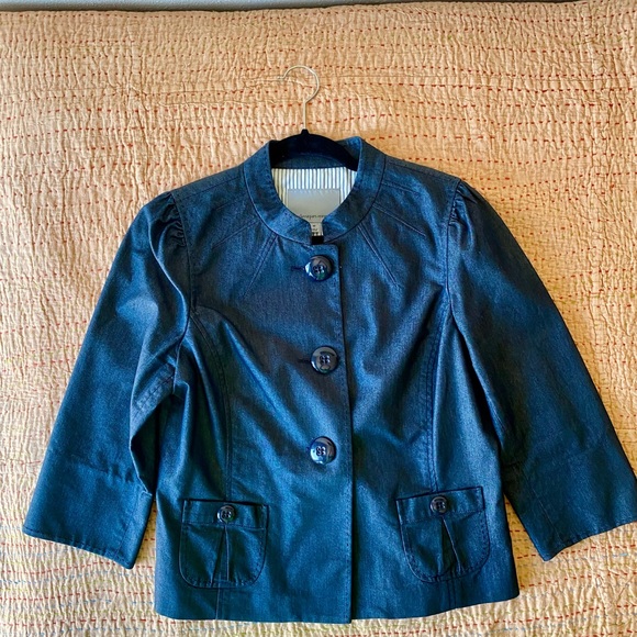 Classiques Entier Denim Jacket with Exquisite Details - Picture 6 of 6